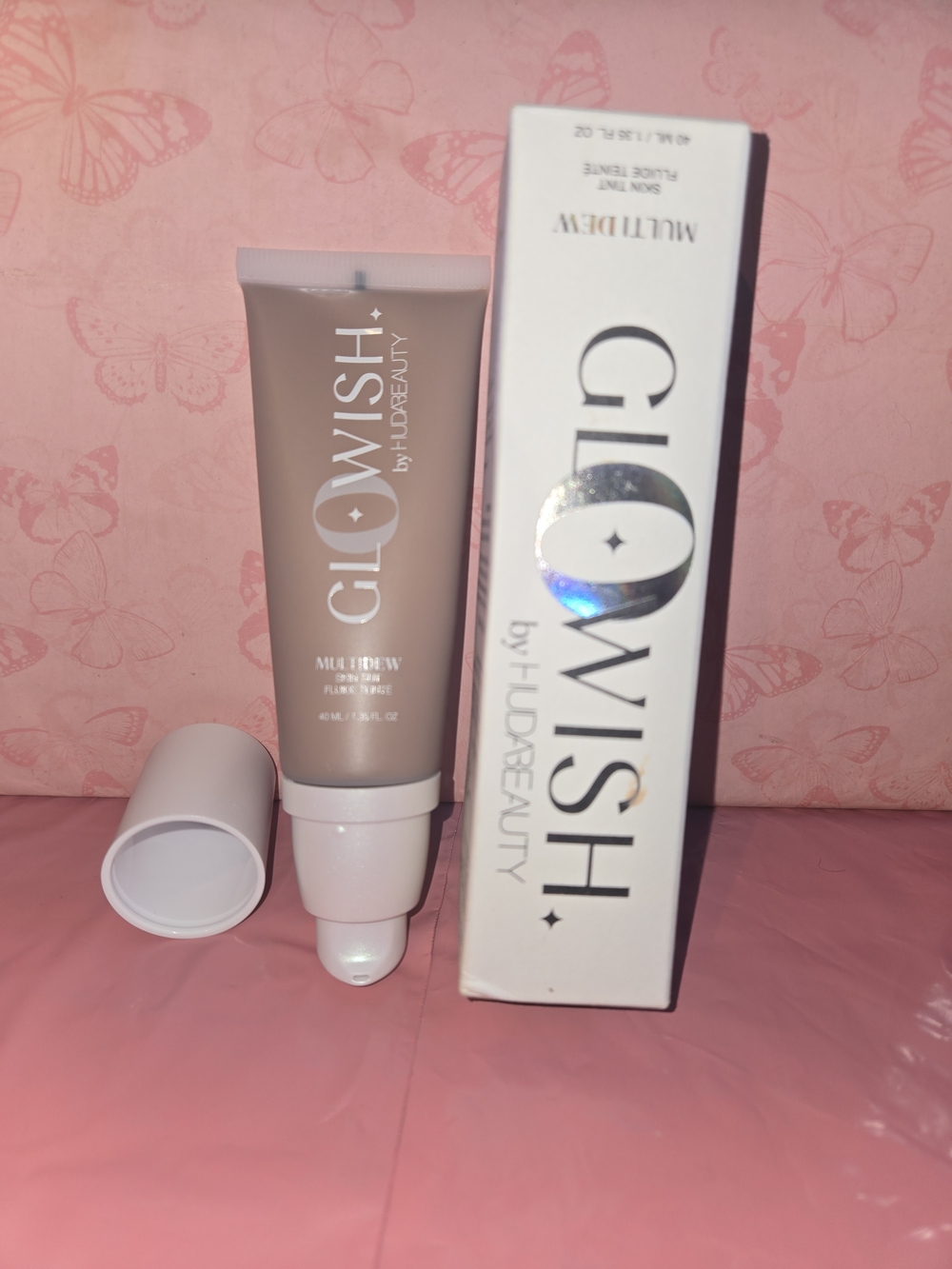 HUDA BEAUTY GloWish Foundation In Deep Tan